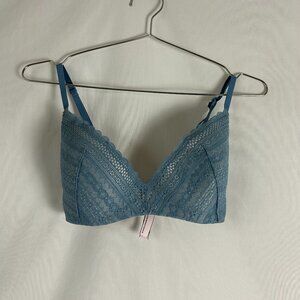 Victoria's Secret No Wire Lace Bra Blue 32DD